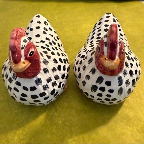 Vintage Speckled Hens Shaped pepper and salt shakers by Jay Ceramics. - Picture 3 of 6